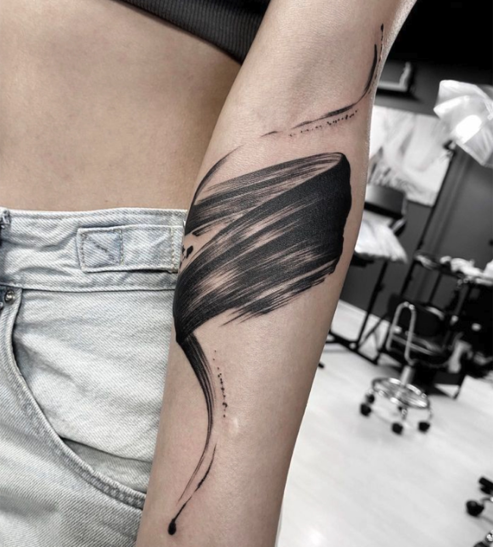 Tatuaj abstract realizat la Ace Tattoo Bucuresti