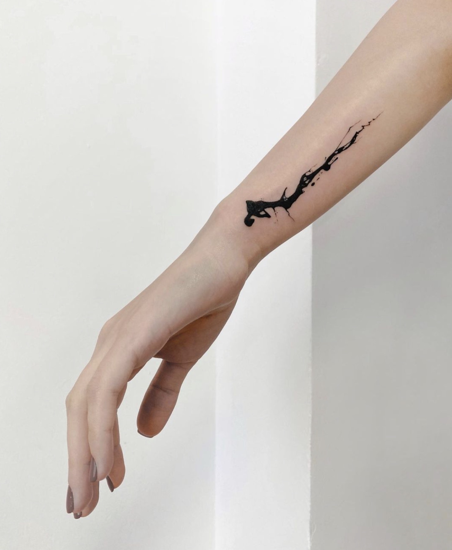 Tatuaj abstract realizat de Rox la Ace Tattoo Bucuresti