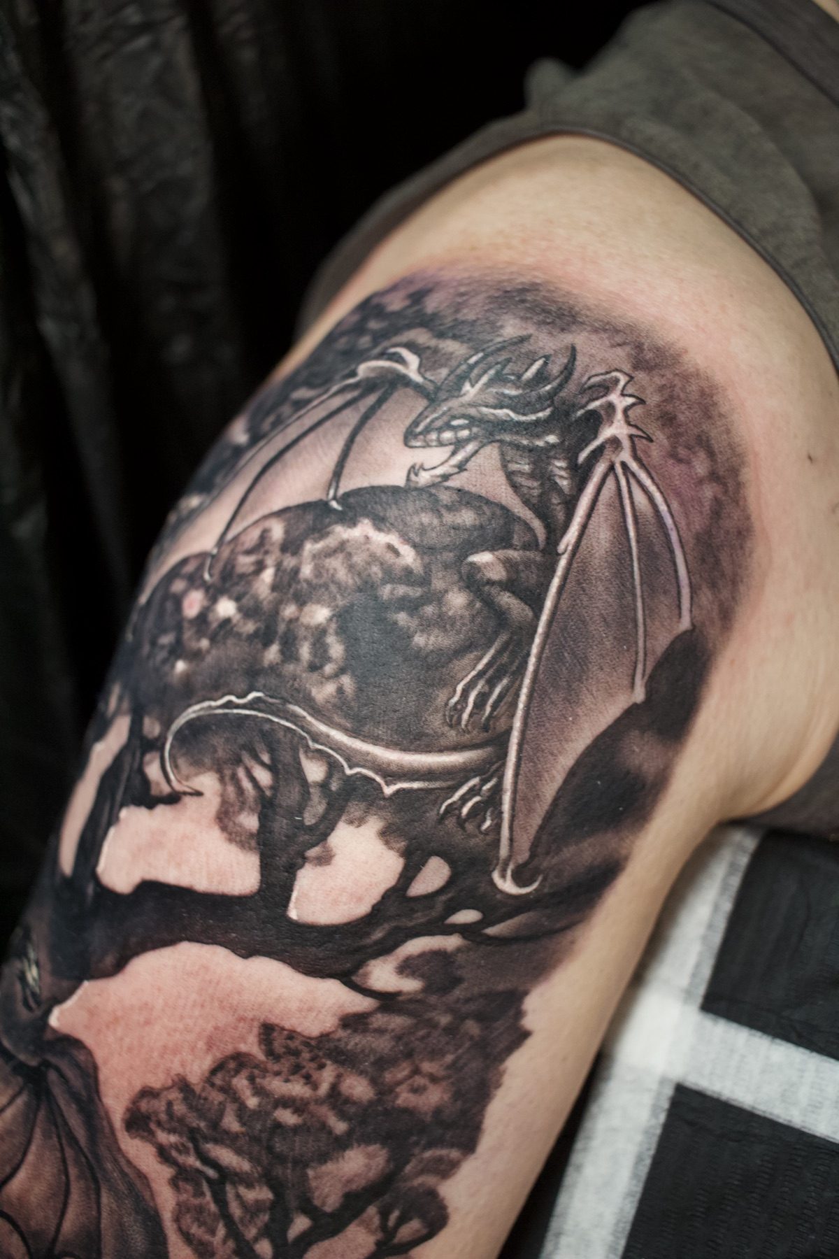 Tatuaj tatuaje black & grey realizat de Vlad Shulea la Ace Tattoo Bucuresti