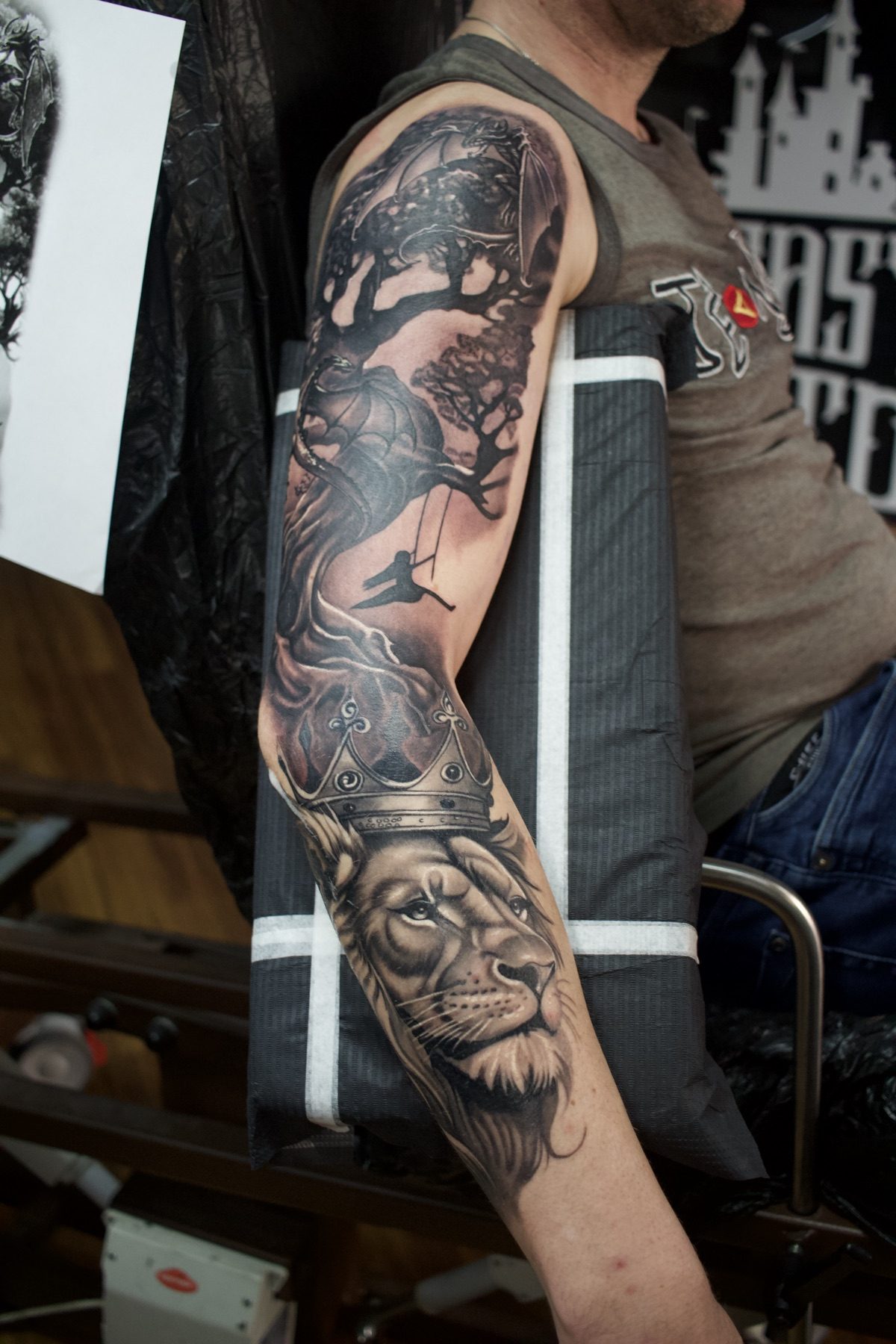 Tatuaj tatuaje black & grey realizat de Vlad Shulea la Ace Tattoo Bucuresti