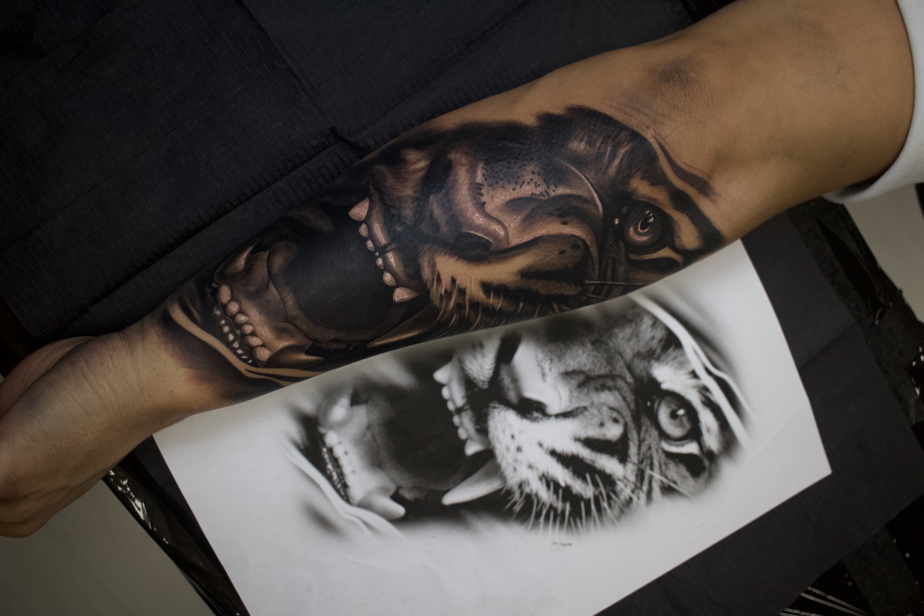Tatuaj tatuaje black & grey realizat de Vlad Shulea la Ace Tattoo Bucuresti