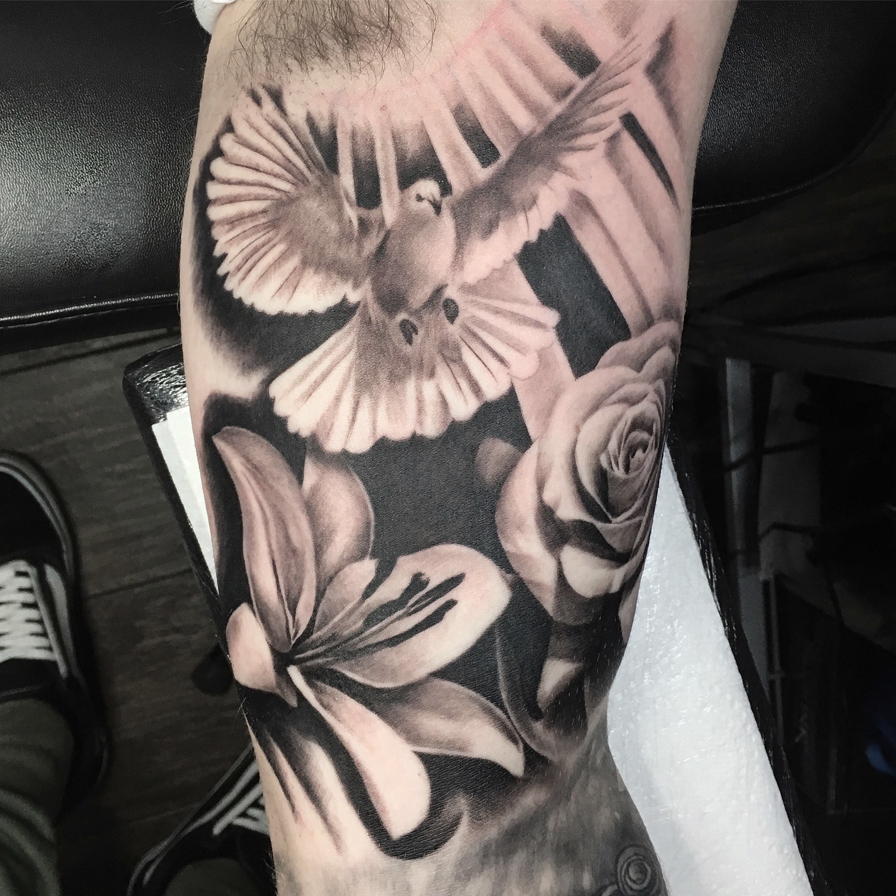 Tatuaj tatuaje black & grey realizat de Vlad Shulea la Ace Tattoo Bucuresti