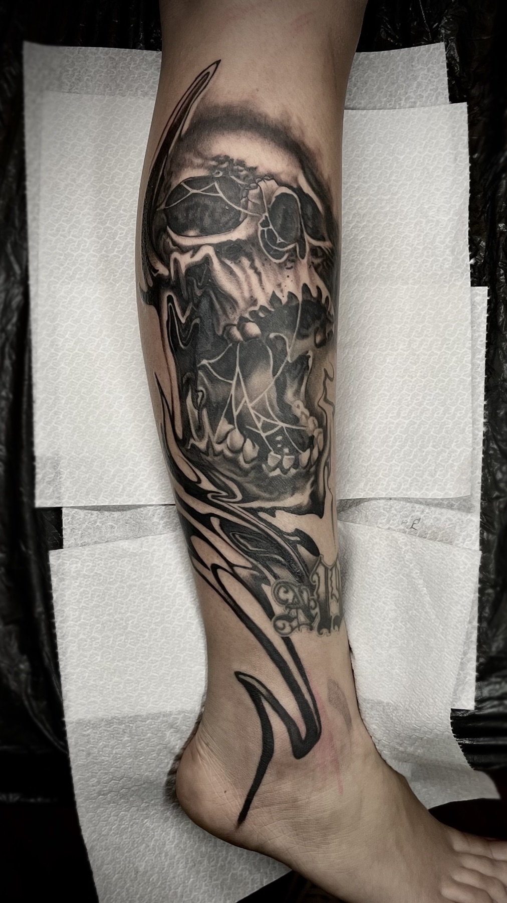 Tatuaj tatuaje black & grey realizat de Vlad Shulea la Ace Tattoo Bucuresti