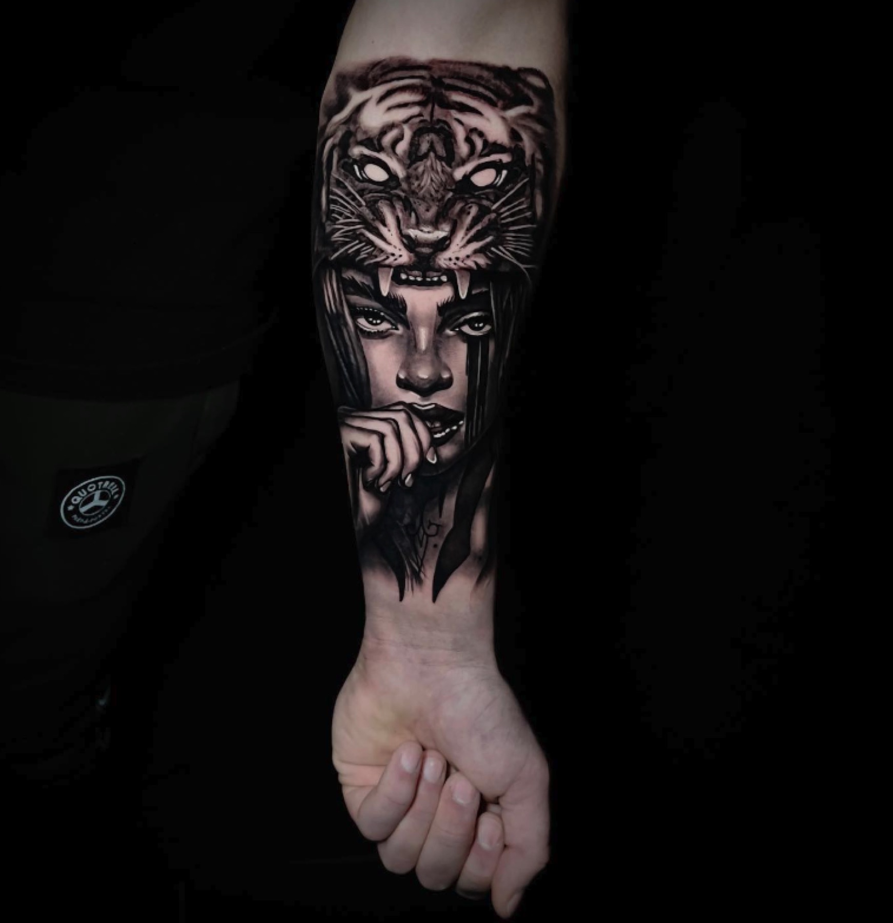 Tatuaj tatuaje black & grey realizat de Vlad Shulea la Ace Tattoo Bucuresti