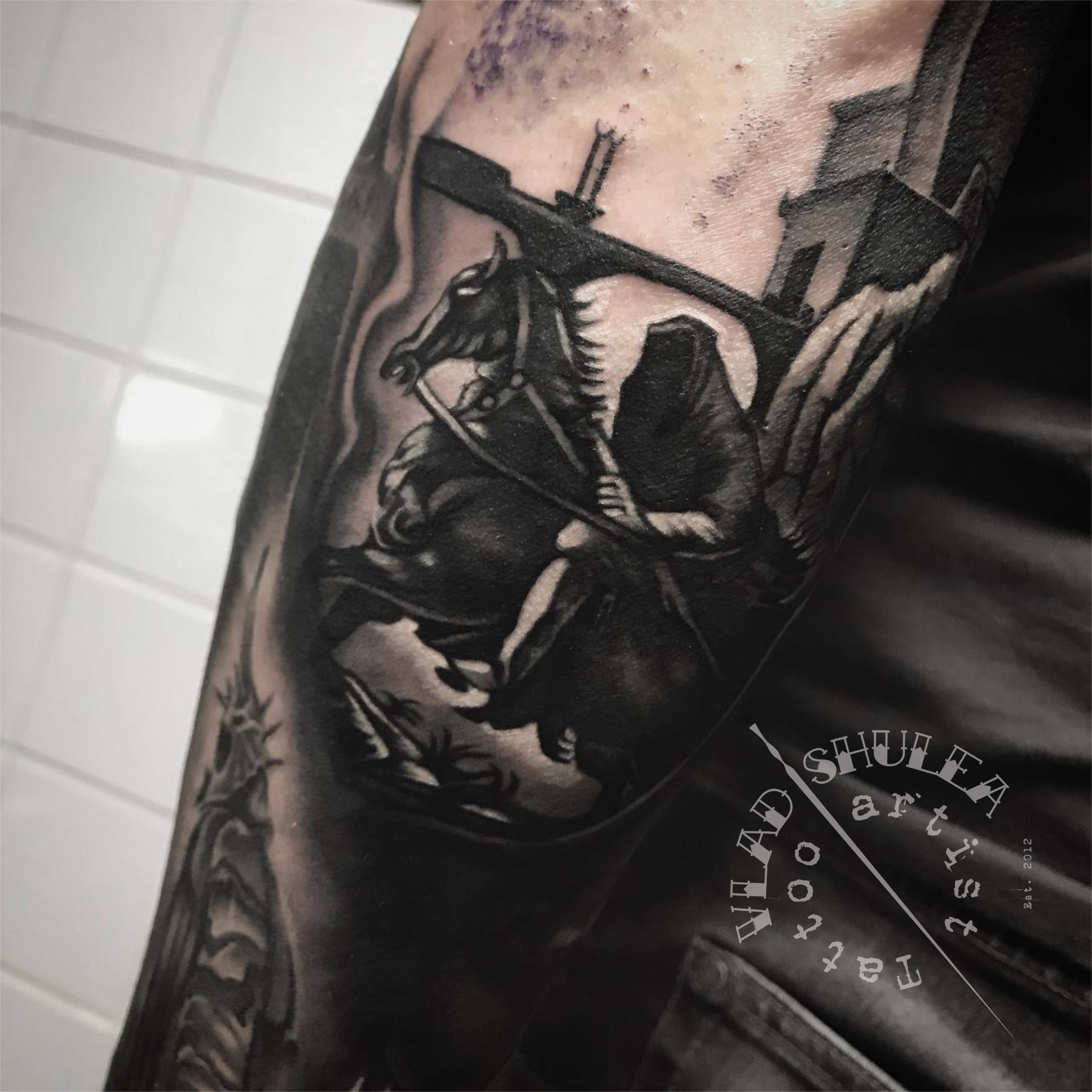 Tatuaj tatuaje black & grey realizat de Vlad Shulea la Ace Tattoo Bucuresti