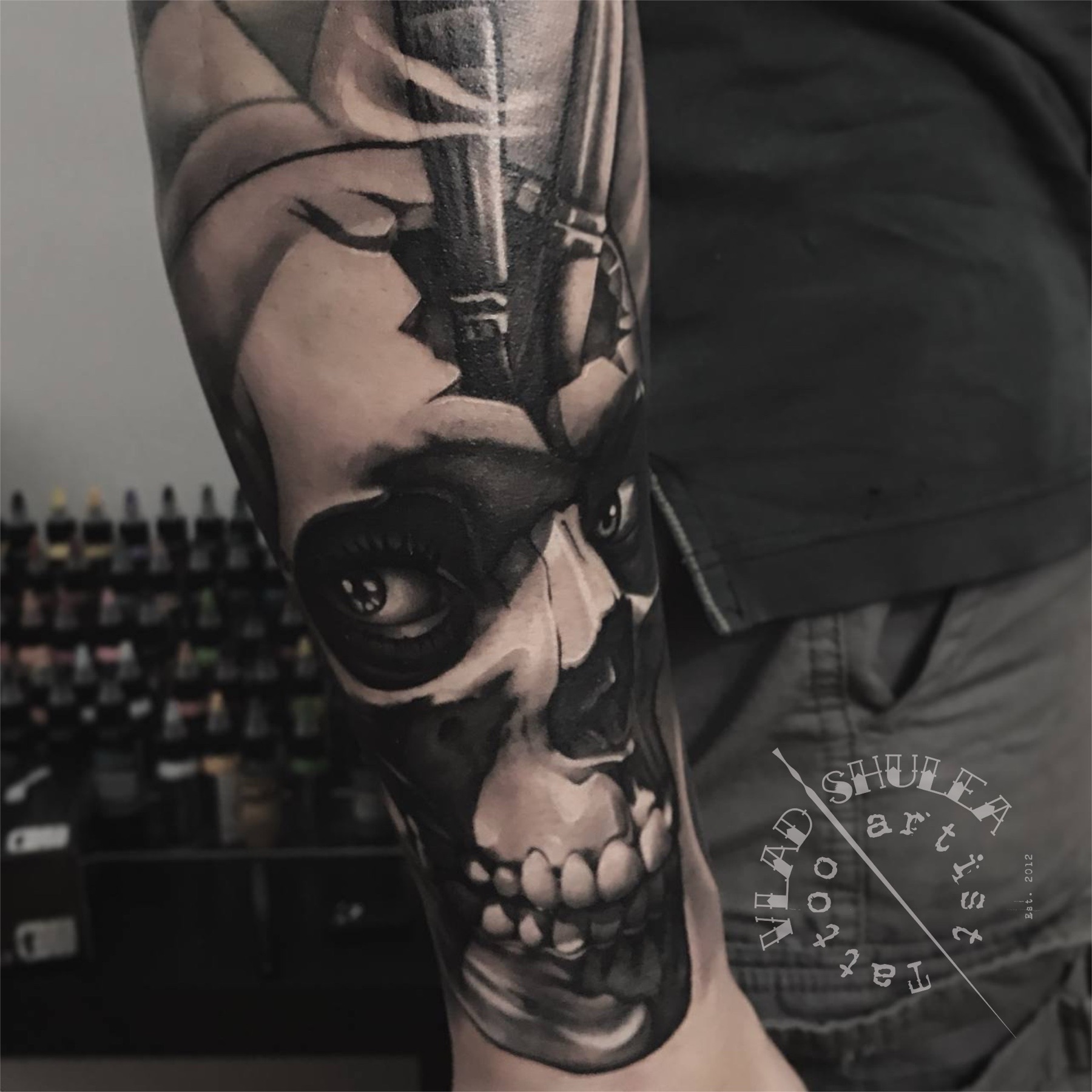 Tatuaj tatuaje black & grey realizat de Vlad Shulea la Ace Tattoo Bucuresti