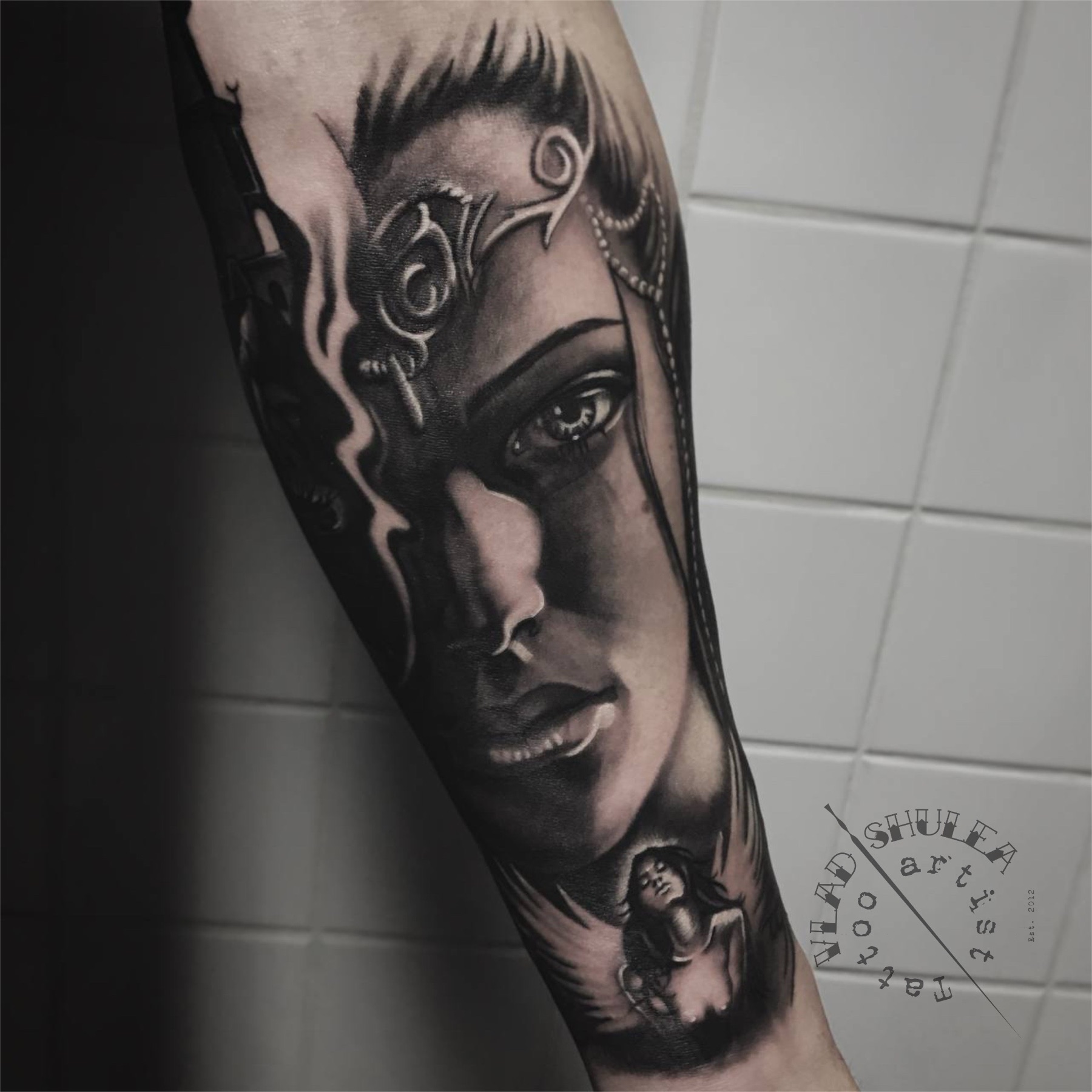 Tatuaj tatuaje black & grey realizat de Vlad Shulea la Ace Tattoo Bucuresti