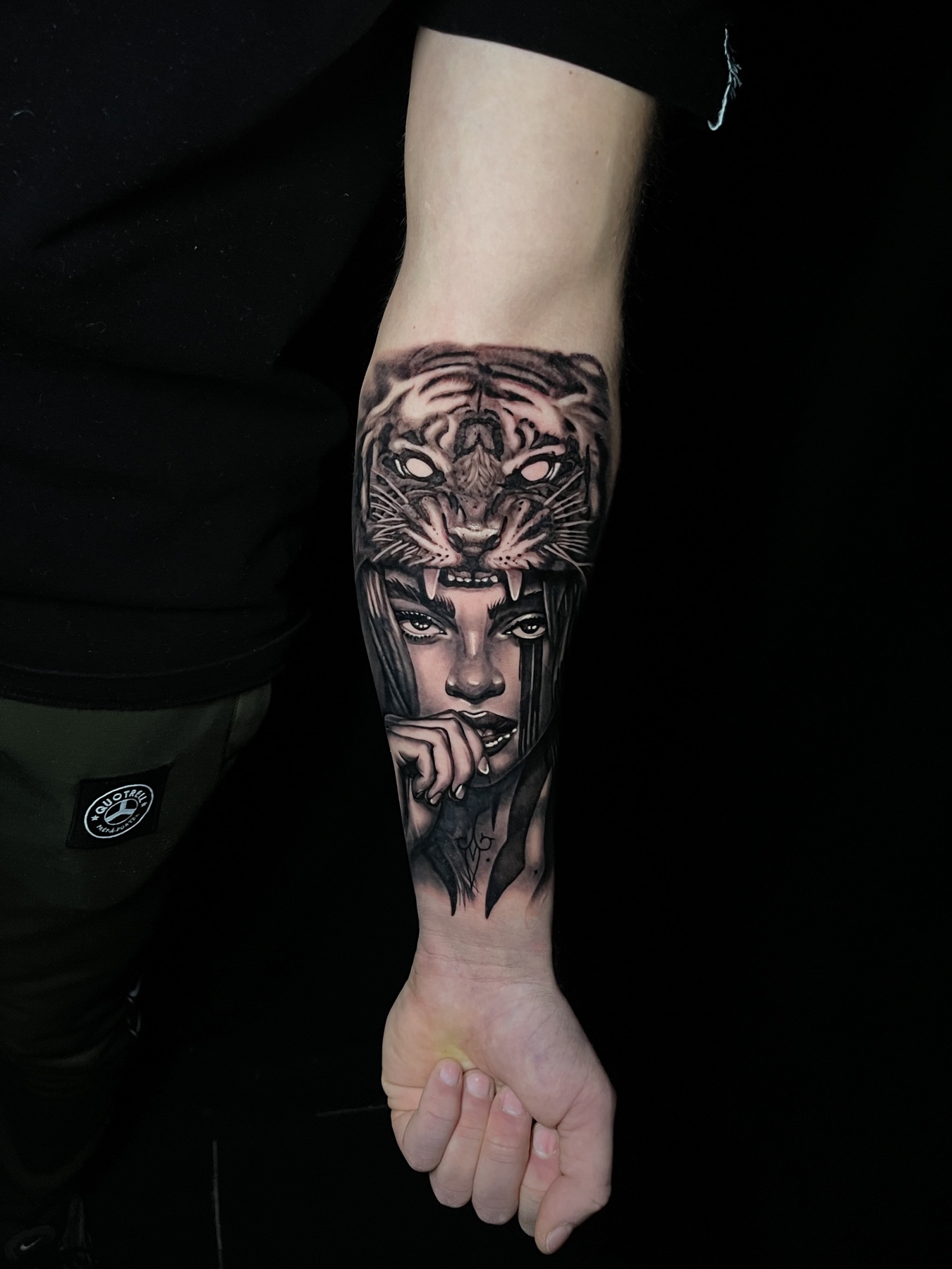 Tatuaj tatuaje black & grey realizat de Vlad Shulea la Ace Tattoo Bucuresti