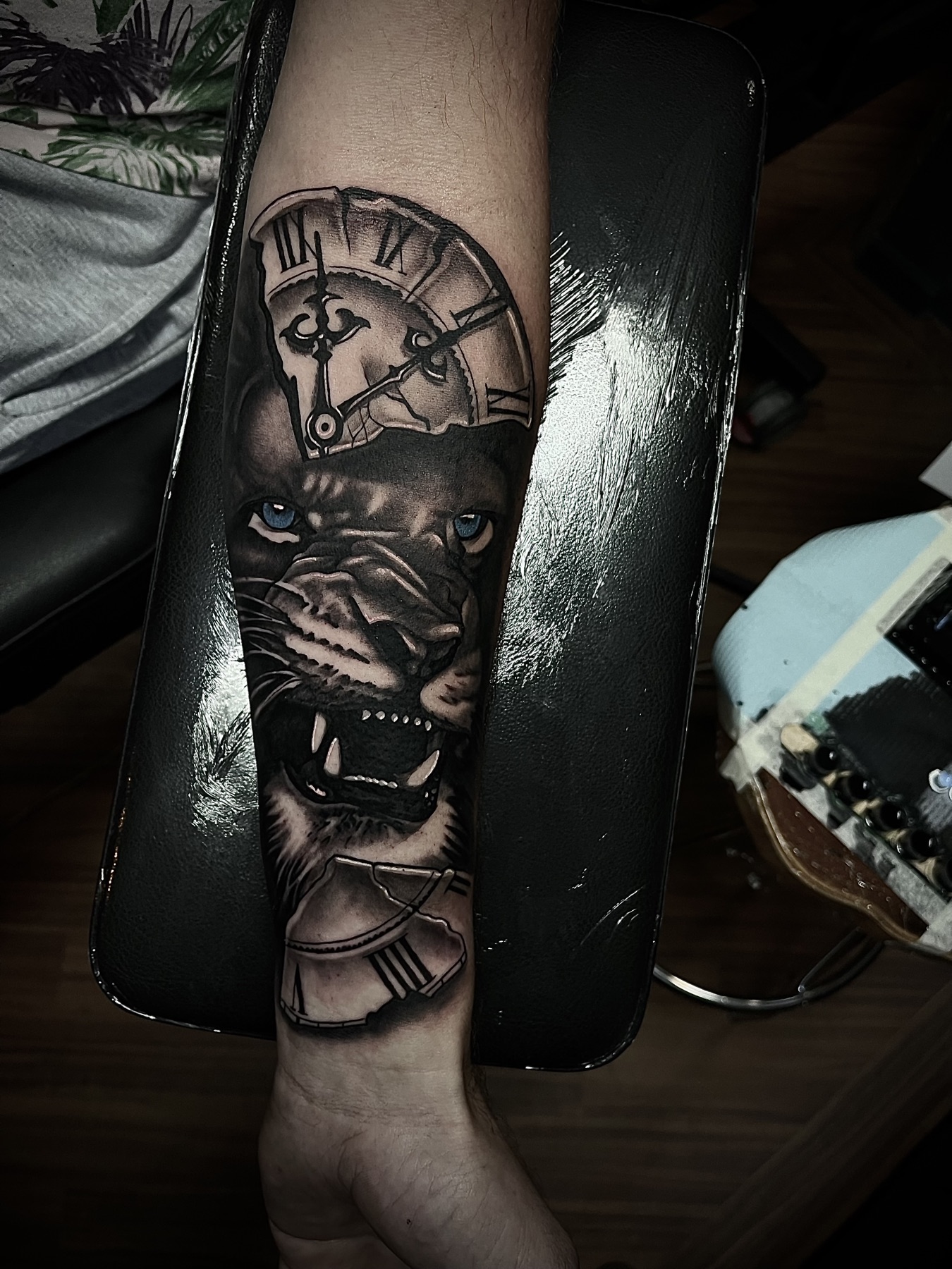 Tatuaj tatuaje black & grey realizat de Vlad Shulea la Ace Tattoo Bucuresti