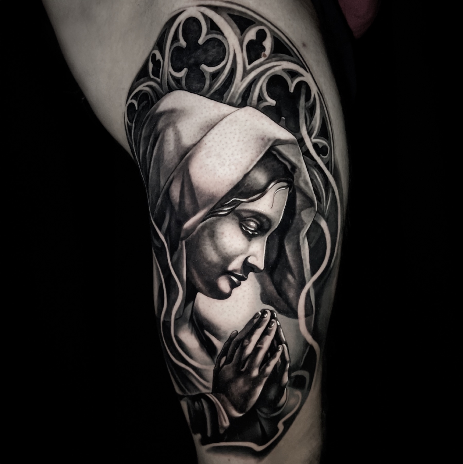 Tatuaj tatuaje black & grey realizat de Vlad Shulea la Ace Tattoo Bucuresti