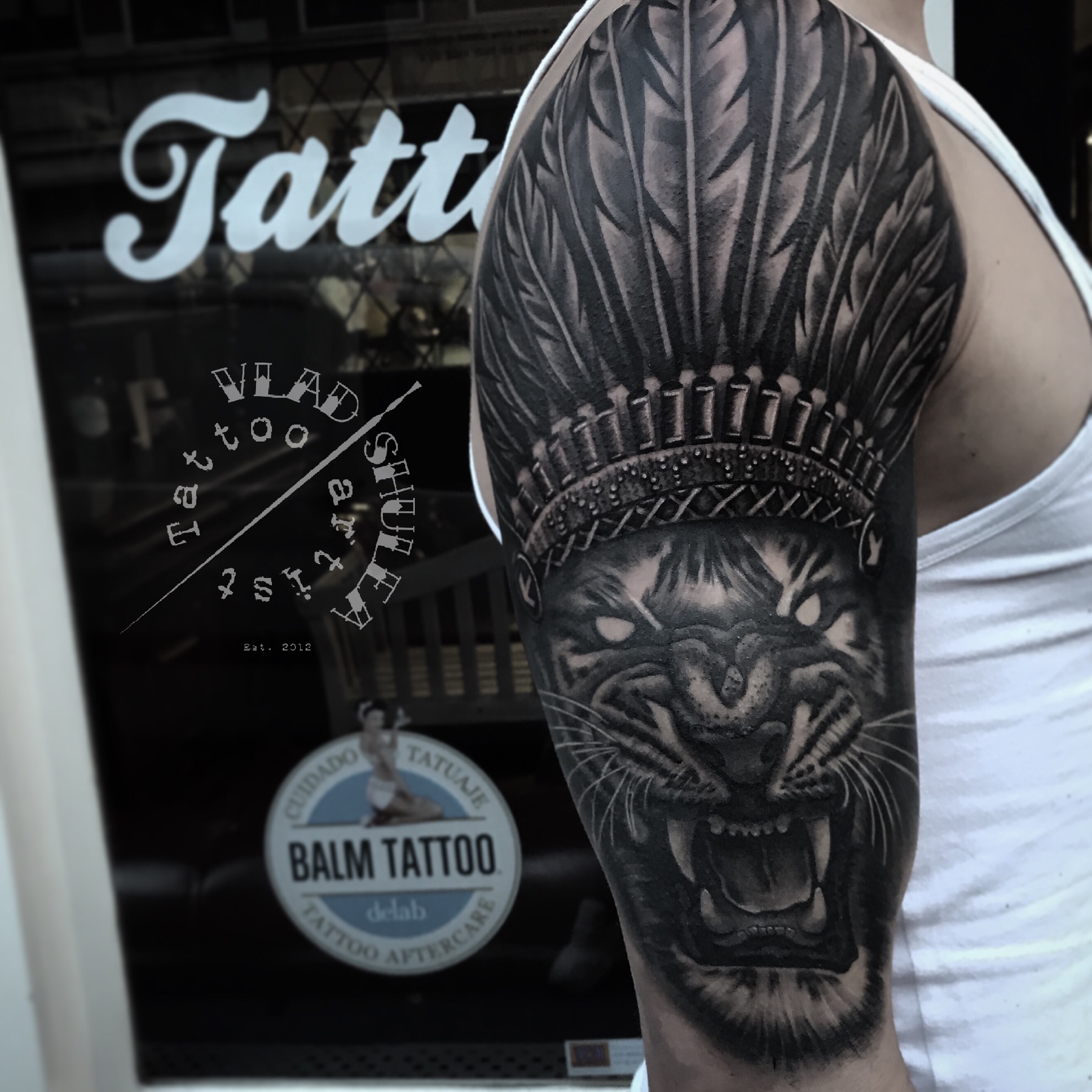 Tatuaj tatuaje black & grey realizat de Vlad Shulea la Ace Tattoo Bucuresti