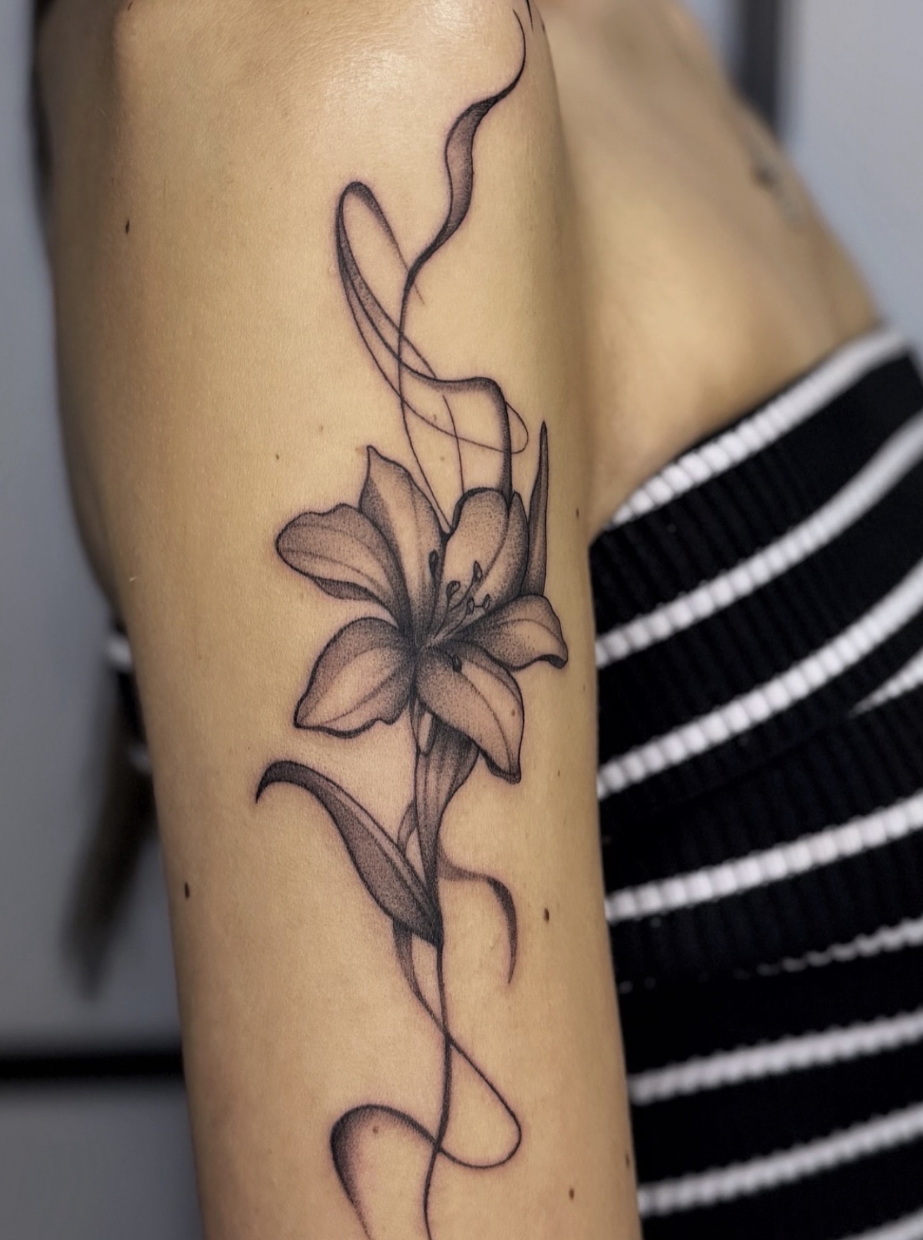 Tatuaj tatuaje fine line realizat de Andreea la Ace Tattoo Bucuresti
