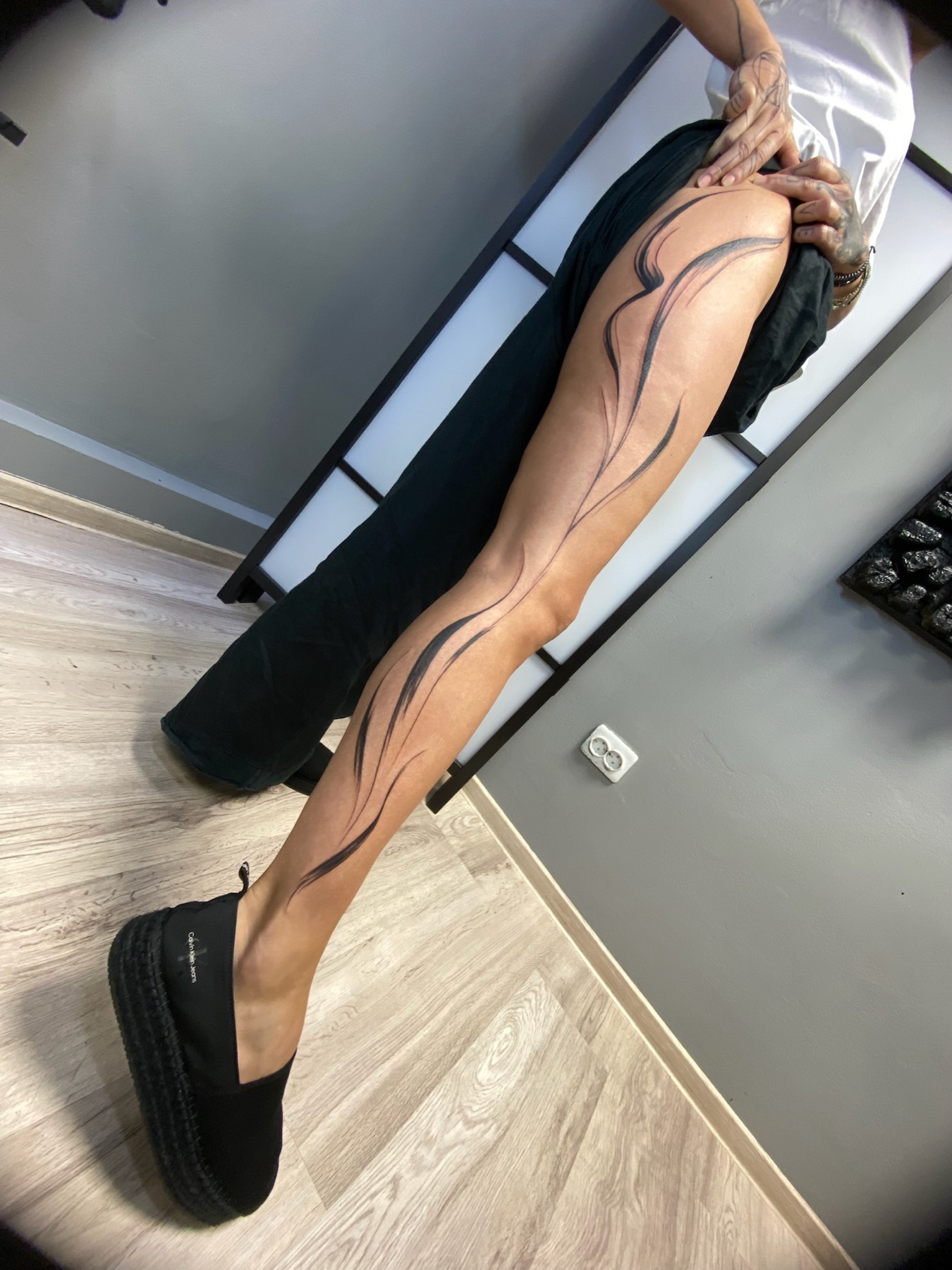 Tatuaj tatuaje fine line realizat de Rox la Ace Tattoo Bucuresti