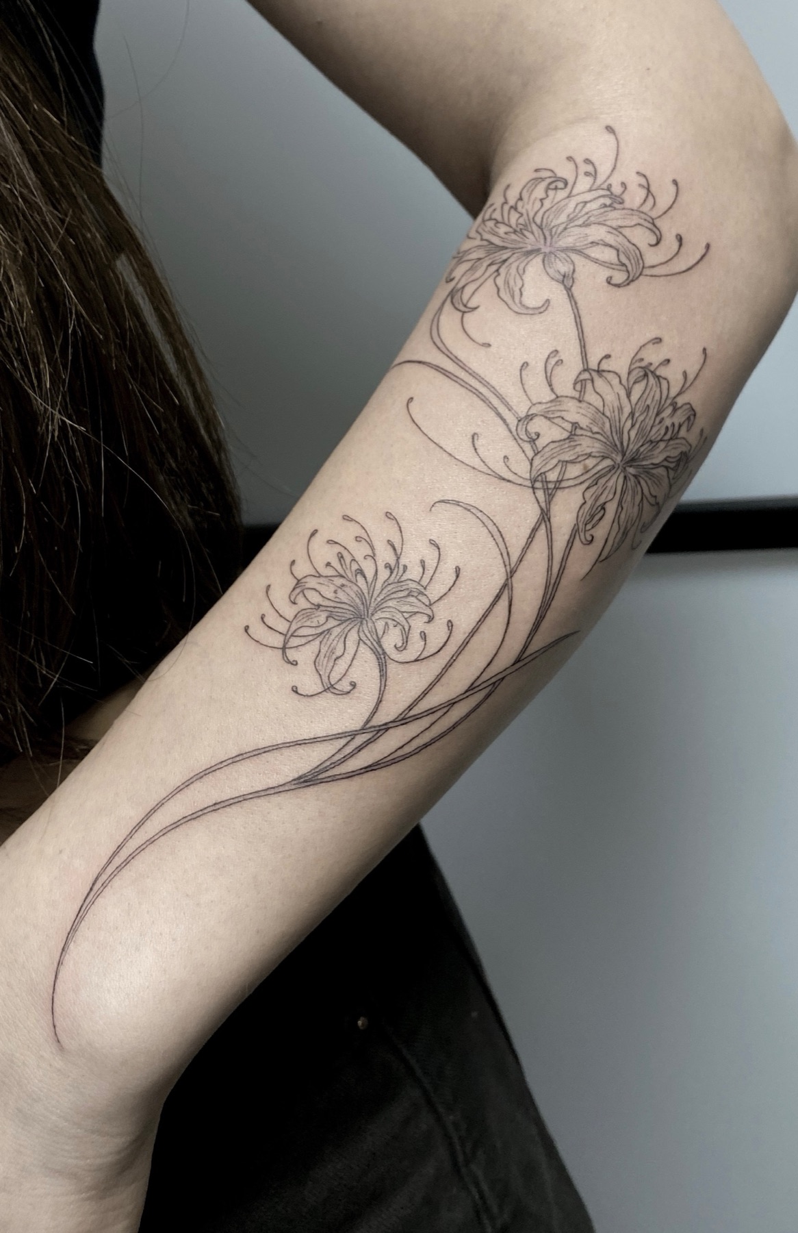 Tatuaj tatuaje fine line realizat de Rox la Ace Tattoo Bucuresti
