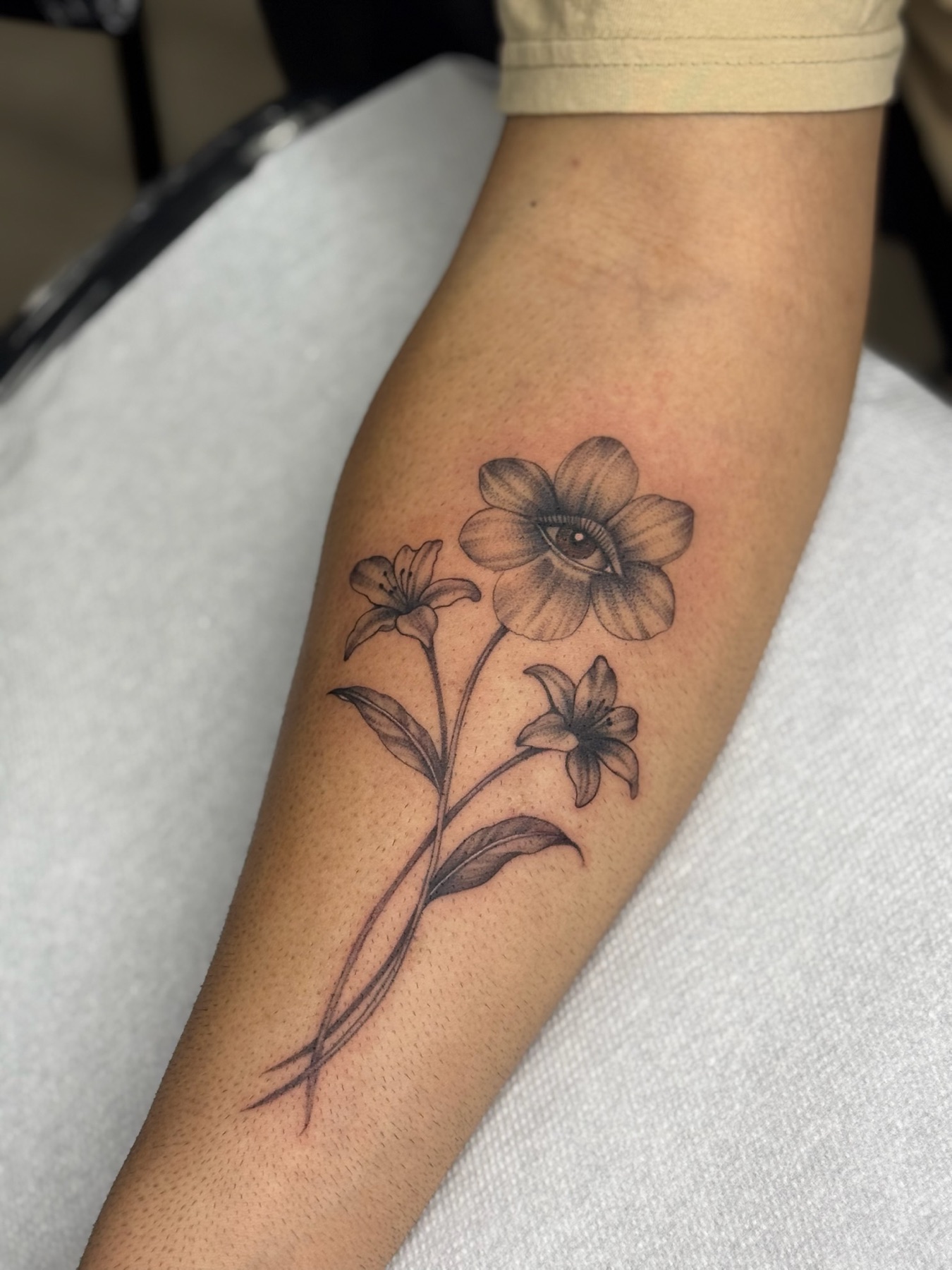 Tatuaj tatuaje fine line realizat de Andreea la Ace Tattoo Bucuresti
