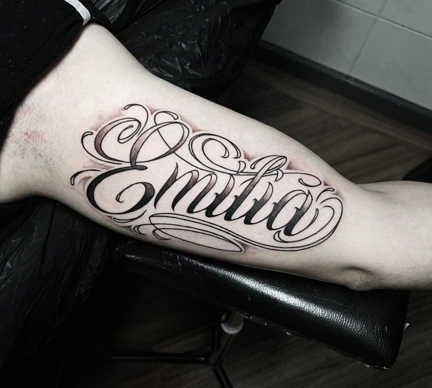 Tatuaj tatuaje fine line realizat de Vlad Shulea la Ace Tattoo Bucuresti
