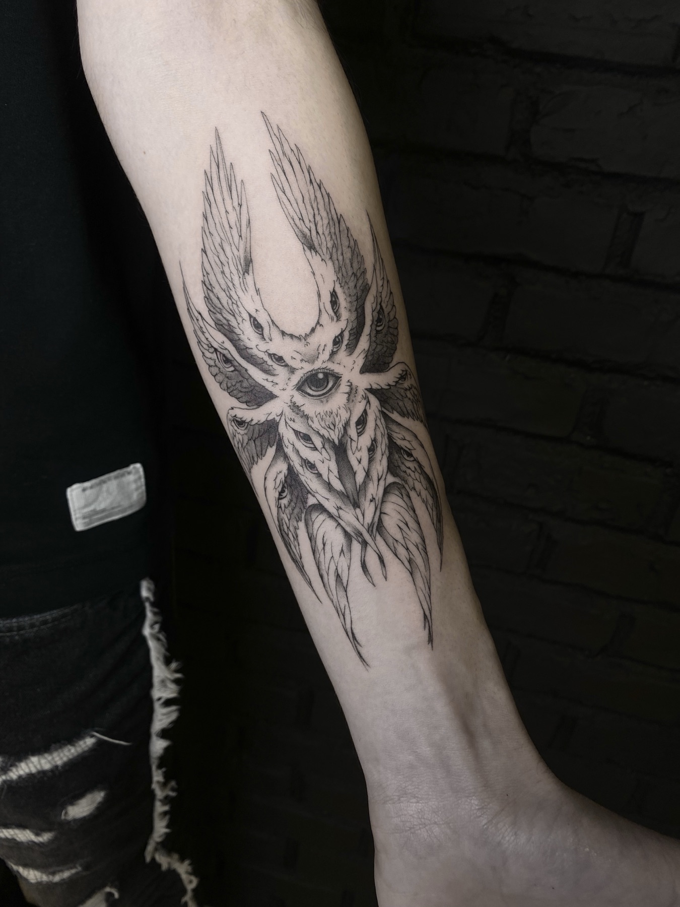 Tatuaj tatuaje fine line realizat de Rox la Ace Tattoo Bucuresti