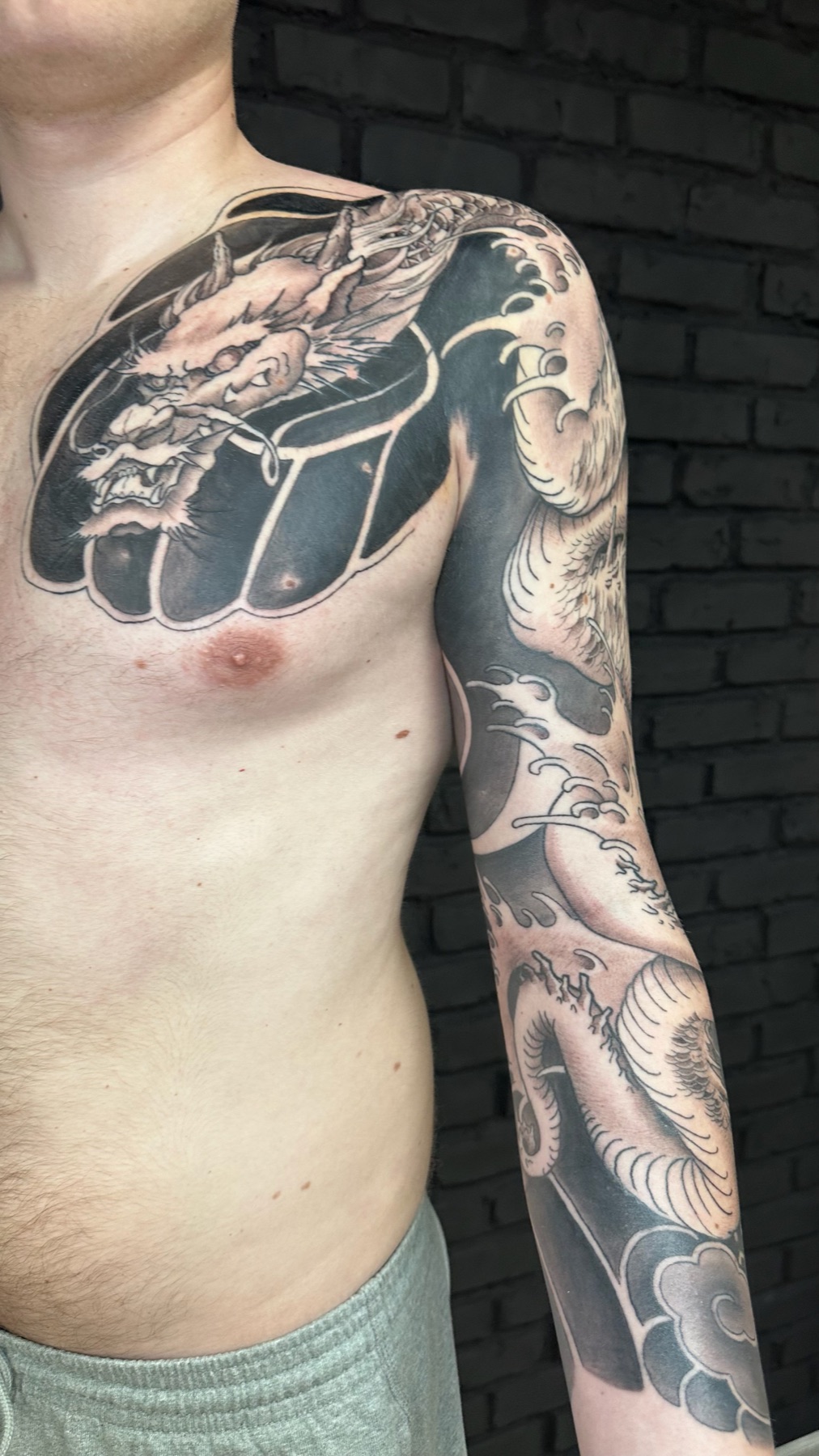 Tatuaj tatuaje japoneze realizat de Vlad Boit la Ace Tattoo Bucuresti