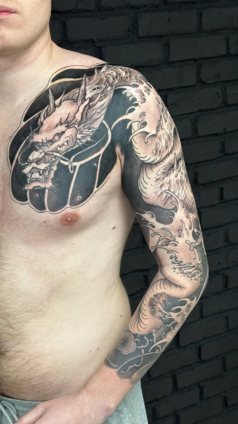Tatuaj tatuaje japoneze realizat de Vlad Boit la Ace Tattoo Bucuresti