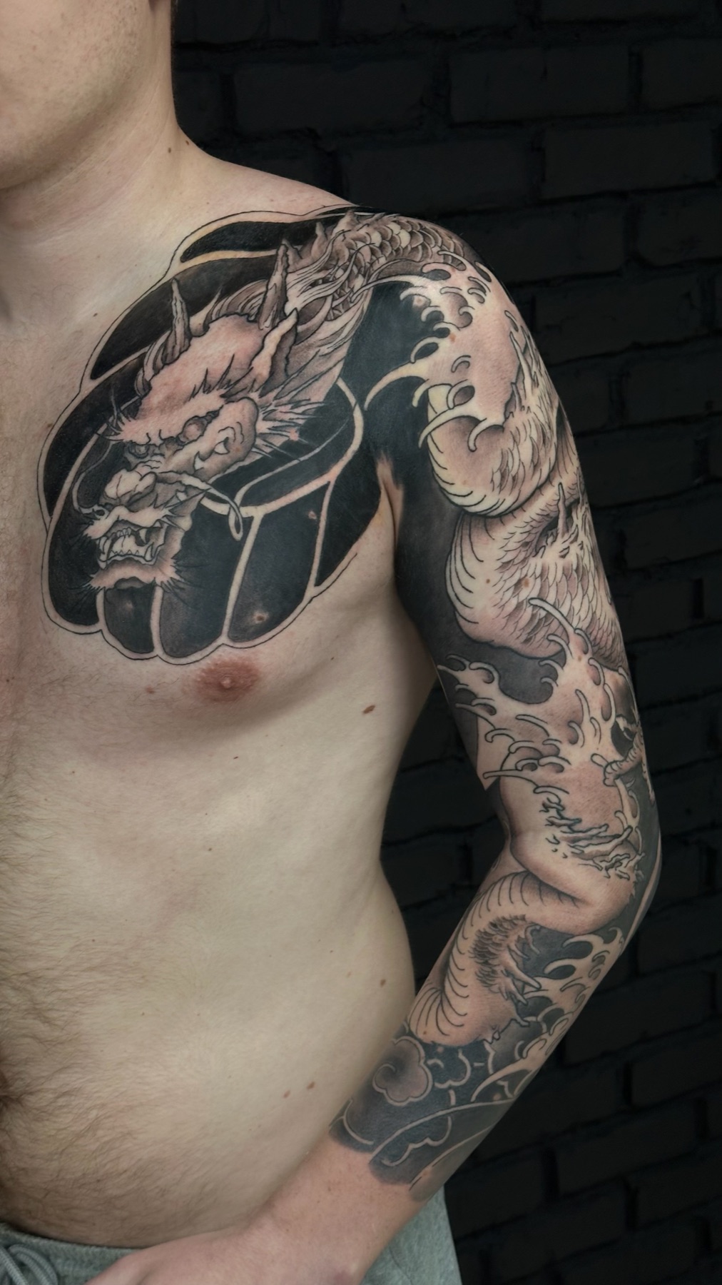 Tatuaj tatuaje japoneze realizat de Vlad Boit la Ace Tattoo Bucuresti