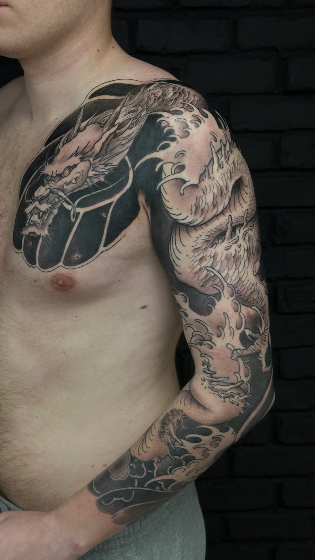 Tatuaj tatuaje japoneze realizat de Vlad Boit la Ace Tattoo Bucuresti