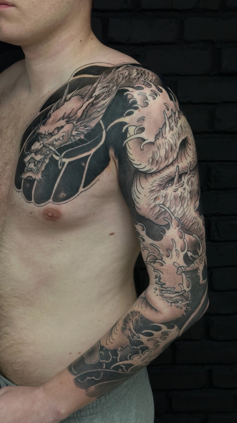 Tatuaj tatuaje japoneze realizat de Vlad Boit la Ace Tattoo Bucuresti