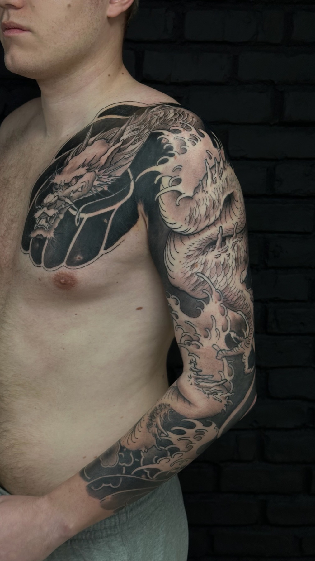Tatuaj tatuaje japoneze realizat de Vlad Boit la Ace Tattoo Bucuresti