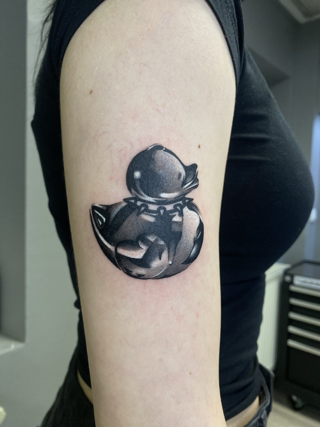 Tatuaj tatuaje microrealism realizat de Rox la Ace Tattoo Bucuresti