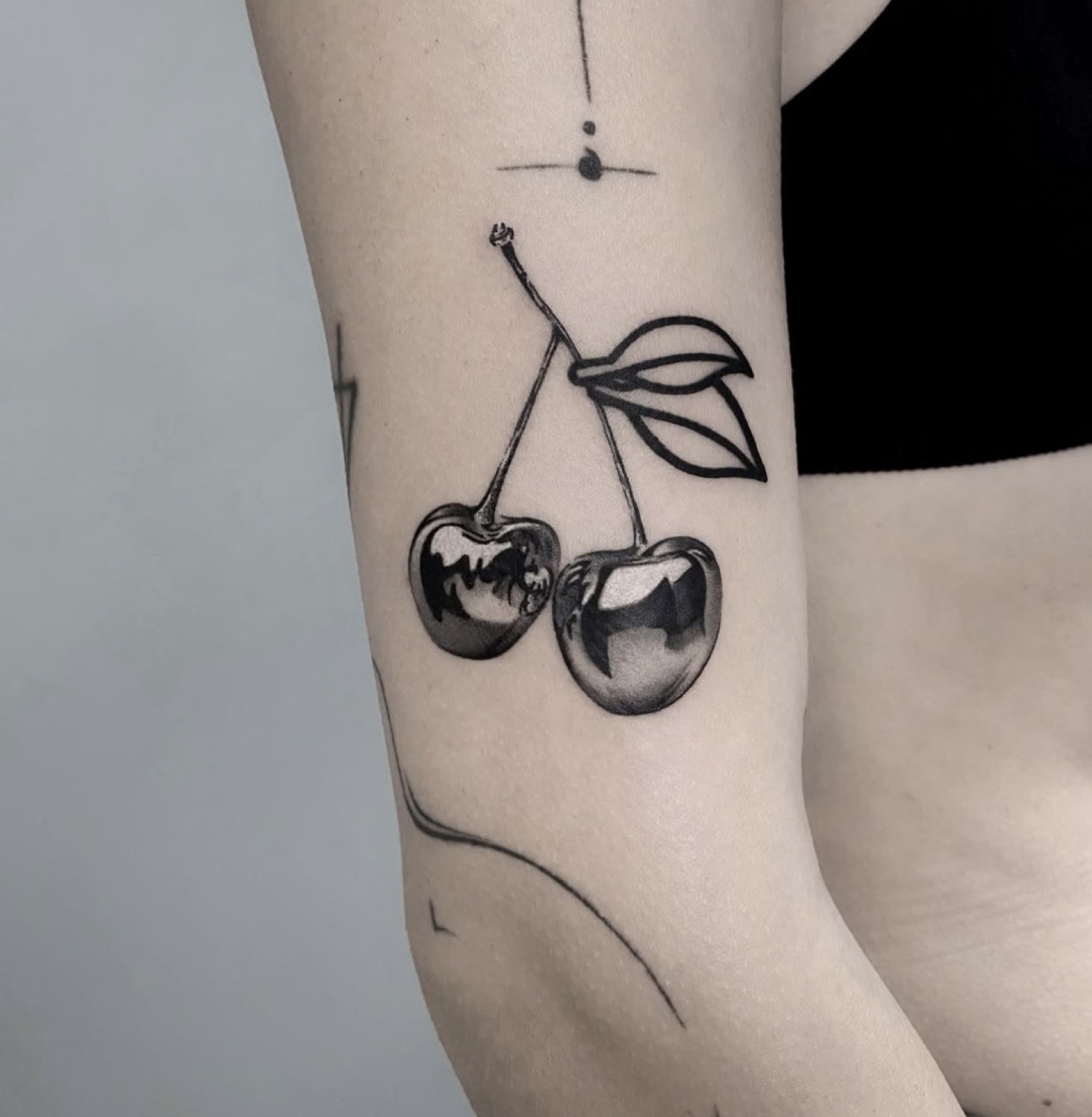 Tatuaj tatuaje microrealism realizat de Rox la Ace Tattoo Bucuresti