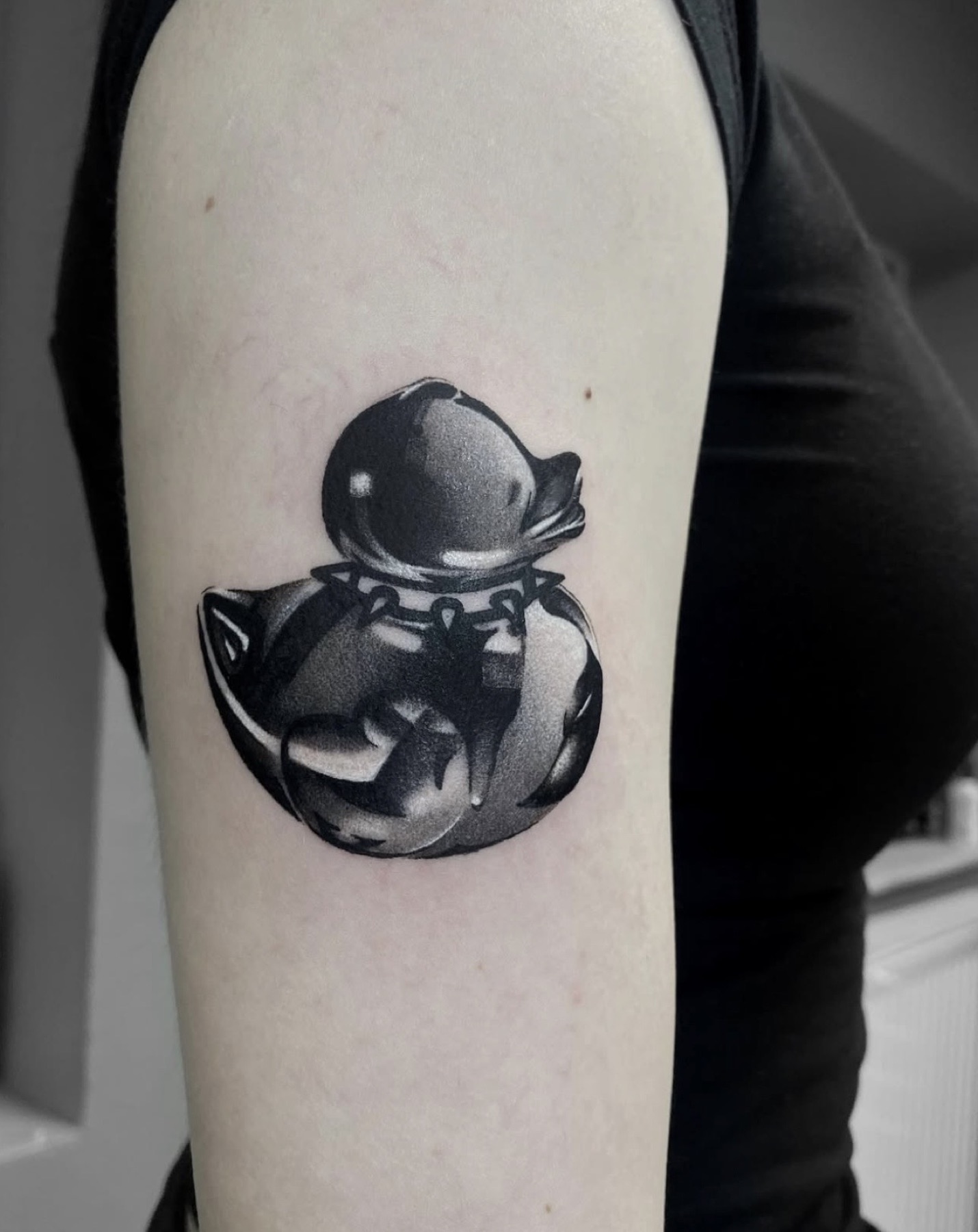 Tatuaj tatuaje microrealism realizat de Rox la Ace Tattoo Bucuresti