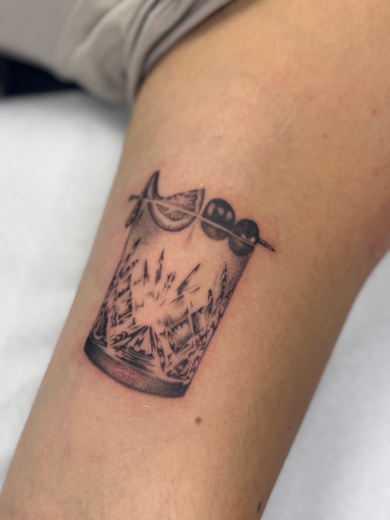 Tatuaj tatuaje microrealism realizat de Andreea la Ace Tattoo Bucuresti