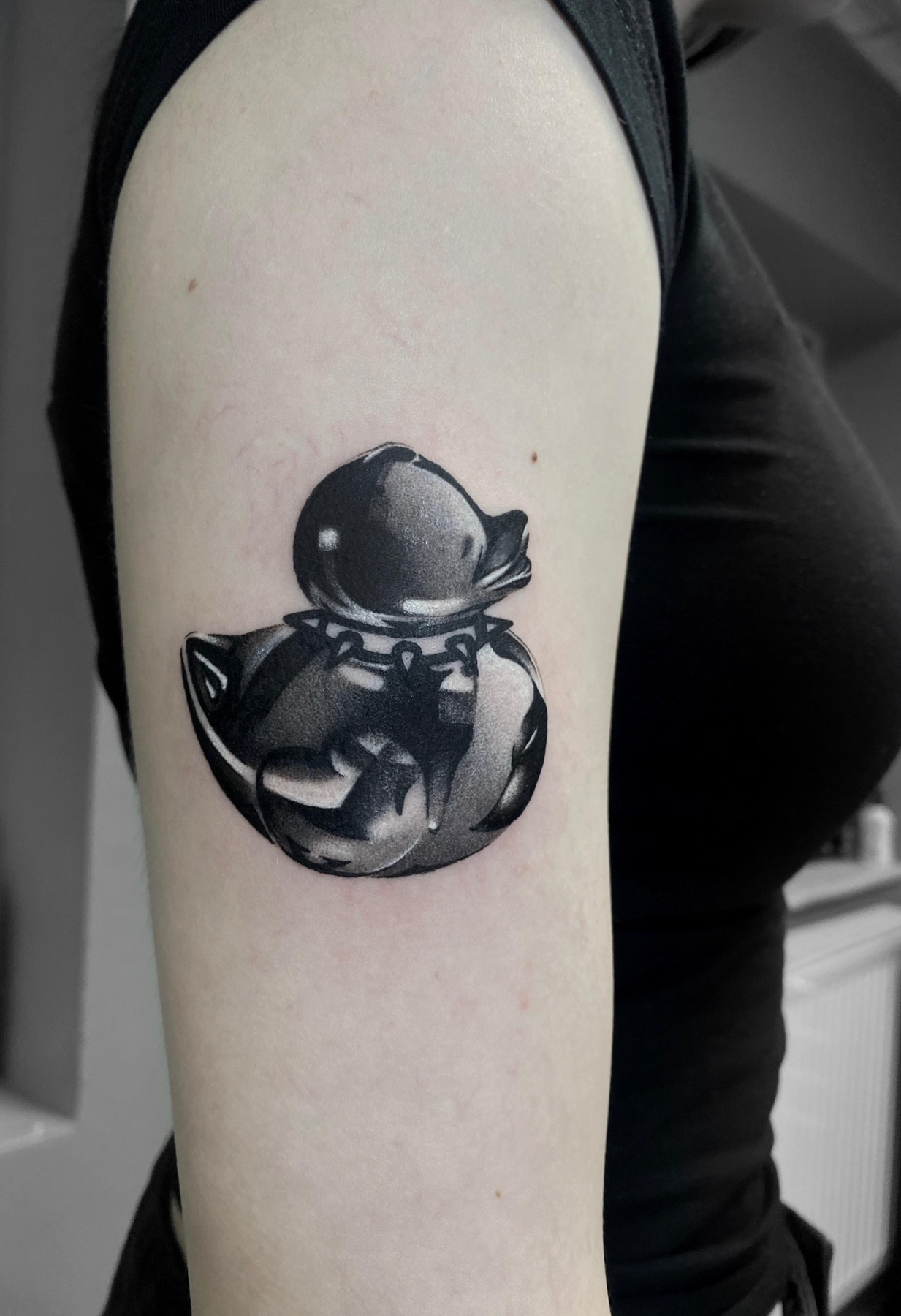 Tatuaj tatuaje microrealism realizat de Rox la Ace Tattoo Bucuresti