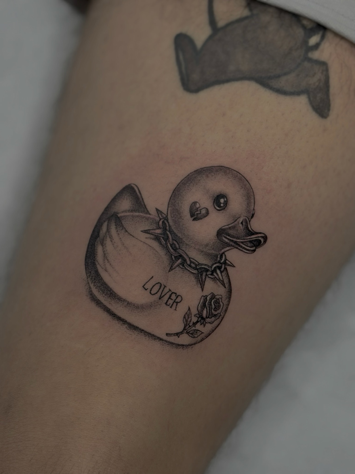 Tatuaj tatuaje microrealism realizat de Andreea la Ace Tattoo Bucuresti