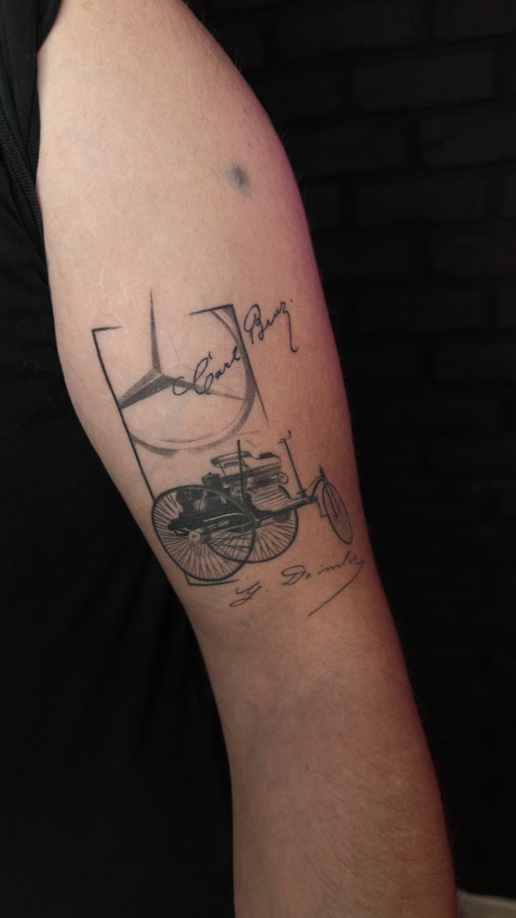 Tatuaj tatuaje microrealism realizat de Vlad Boit la Ace Tattoo Bucuresti
