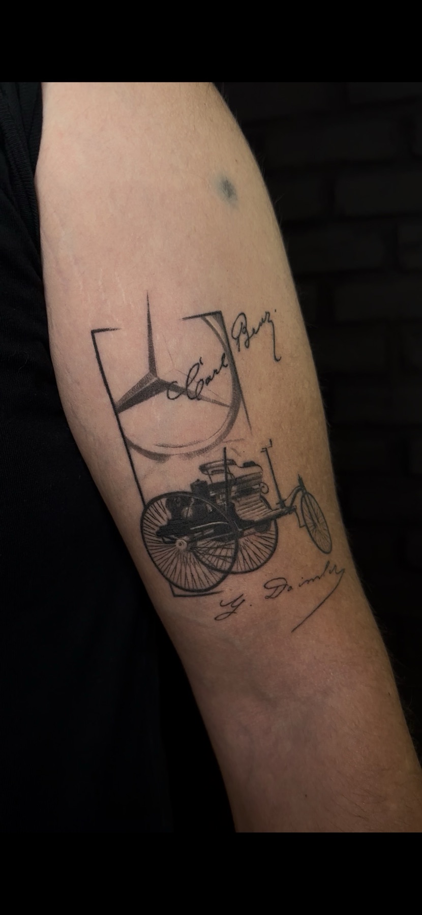 Tatuaj tatuaje microrealism realizat de Vlad Boit la Ace Tattoo Bucuresti