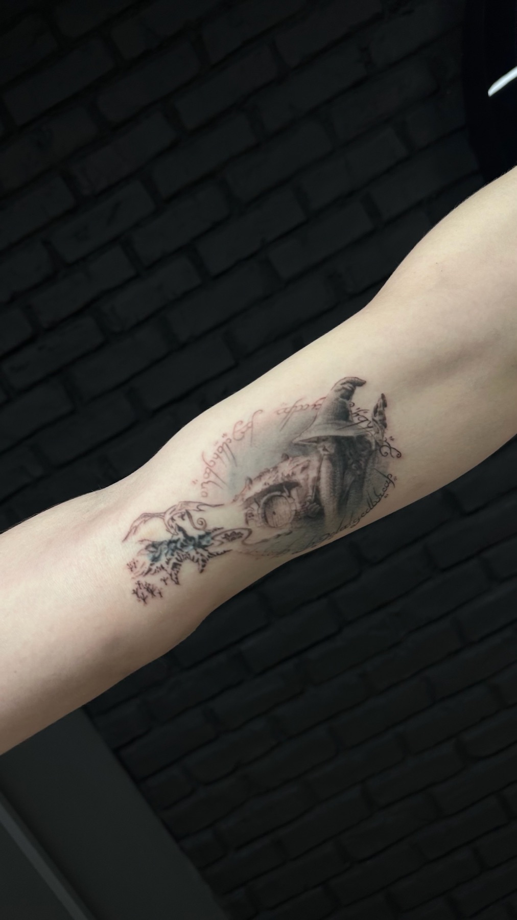 Tatuaj tatuaje microrealism realizat de Vlad Boit la Ace Tattoo Bucuresti
