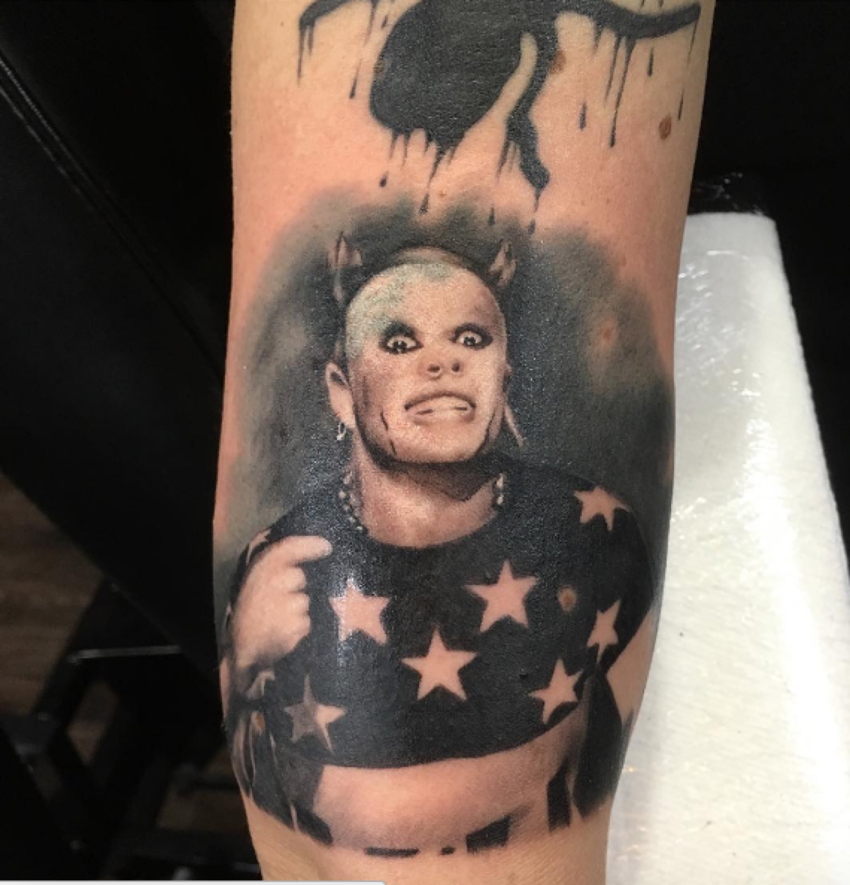 Tatuaj tatuaje microrealism realizat de Vlad Shulea la Ace Tattoo Bucuresti
