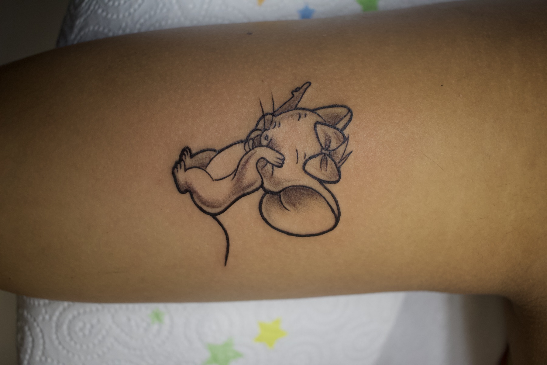 Tatuaj tatuaje mici realizat de Vlad Shulea la Ace Tattoo Bucuresti