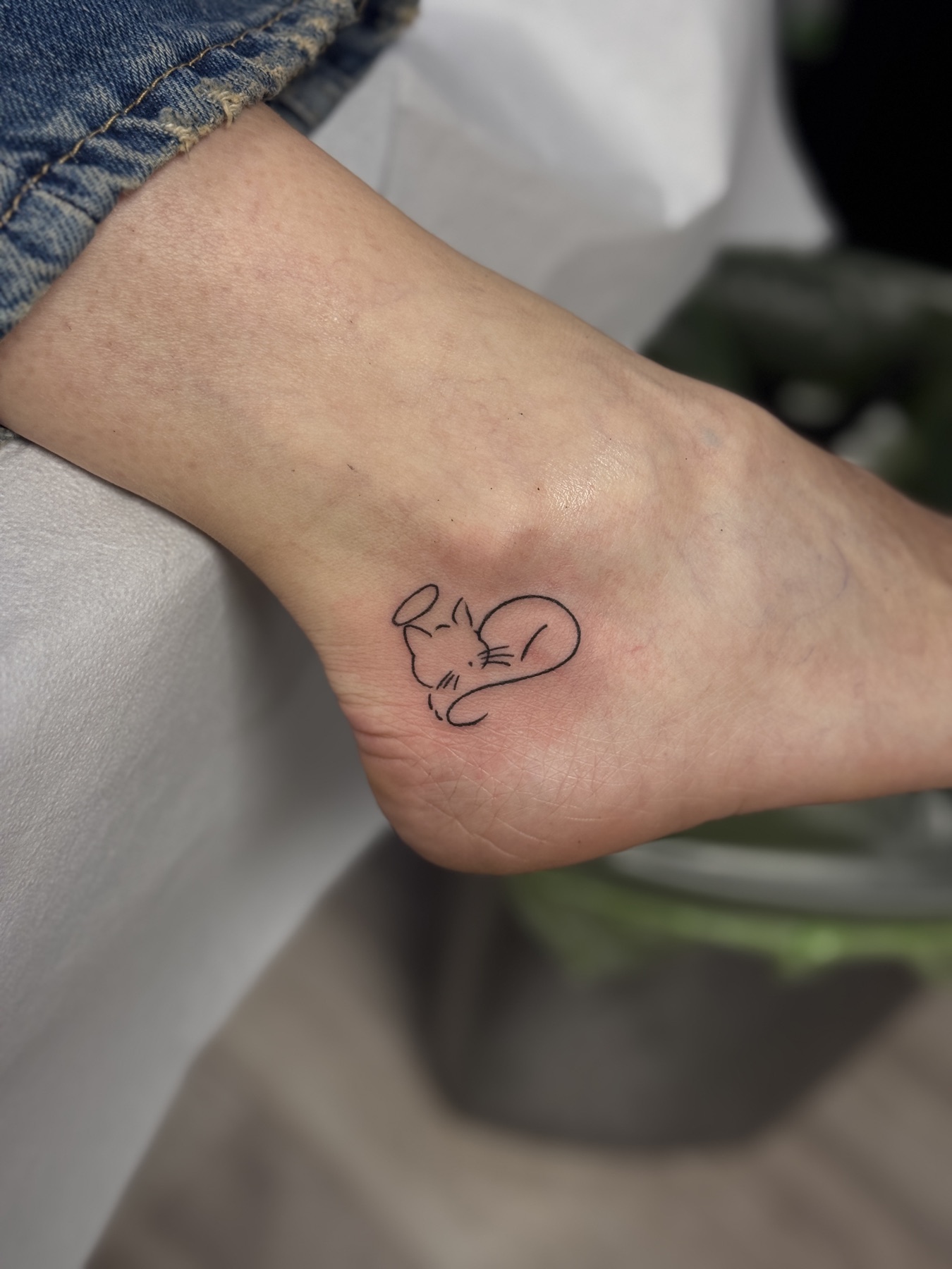 Tatuaj tatuaje mici realizat de Vlad Shulea la Ace Tattoo Bucuresti