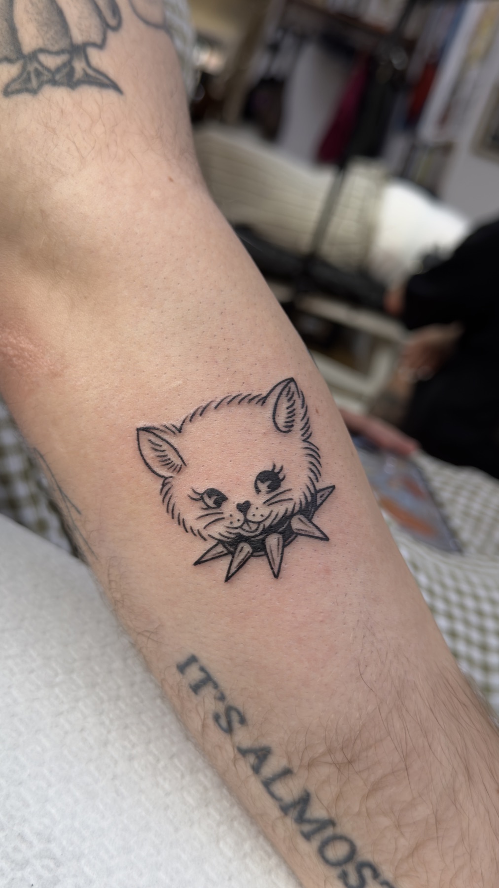 Tatuaj tatuaje mici realizat de Vlad Shulea la Ace Tattoo Bucuresti