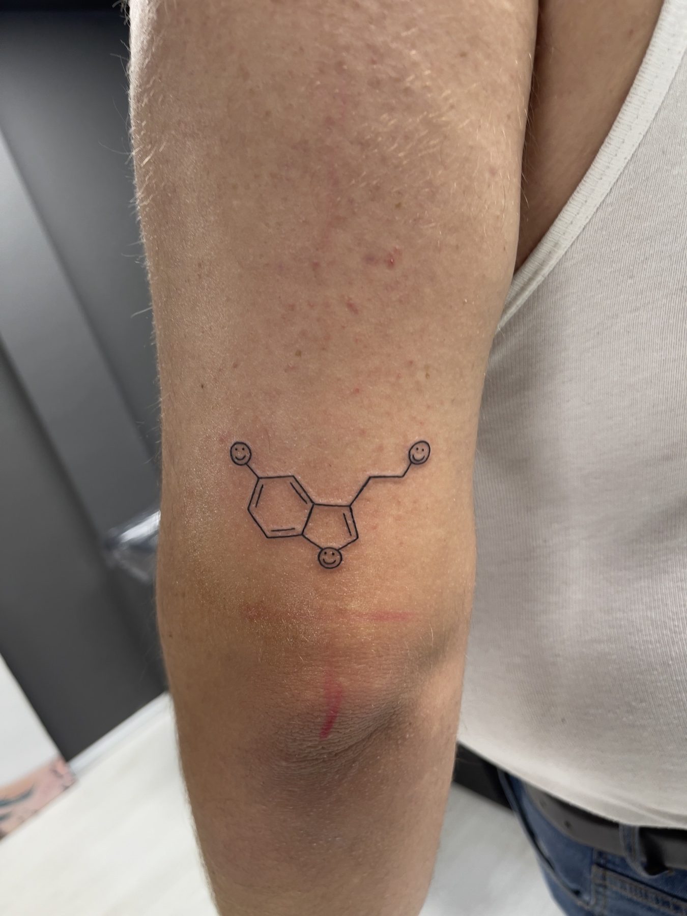 Tatuaj tatuaje mici realizat de Vlad Shulea la Ace Tattoo Bucuresti