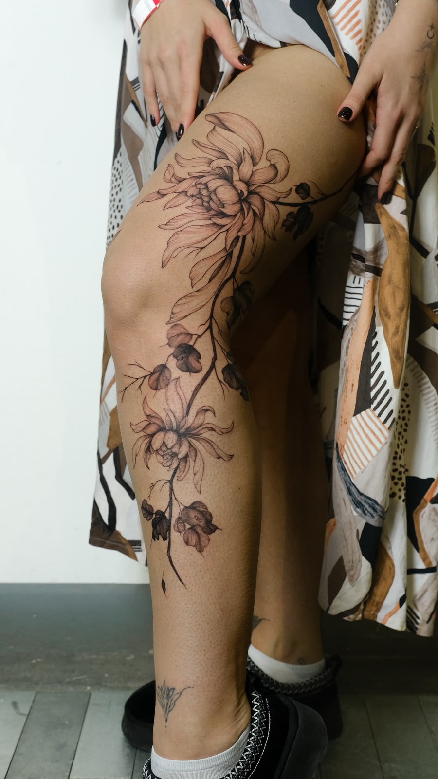 Flori desenate freehand pe picior, Dasha