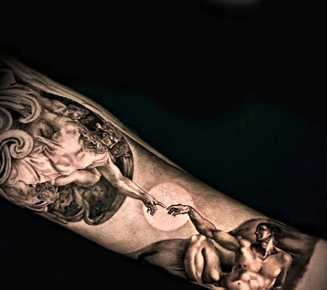 Crearea lui Adam pe antebraț, realism black and grey, Gustavo Megon, guest artist Ace Tattoo București