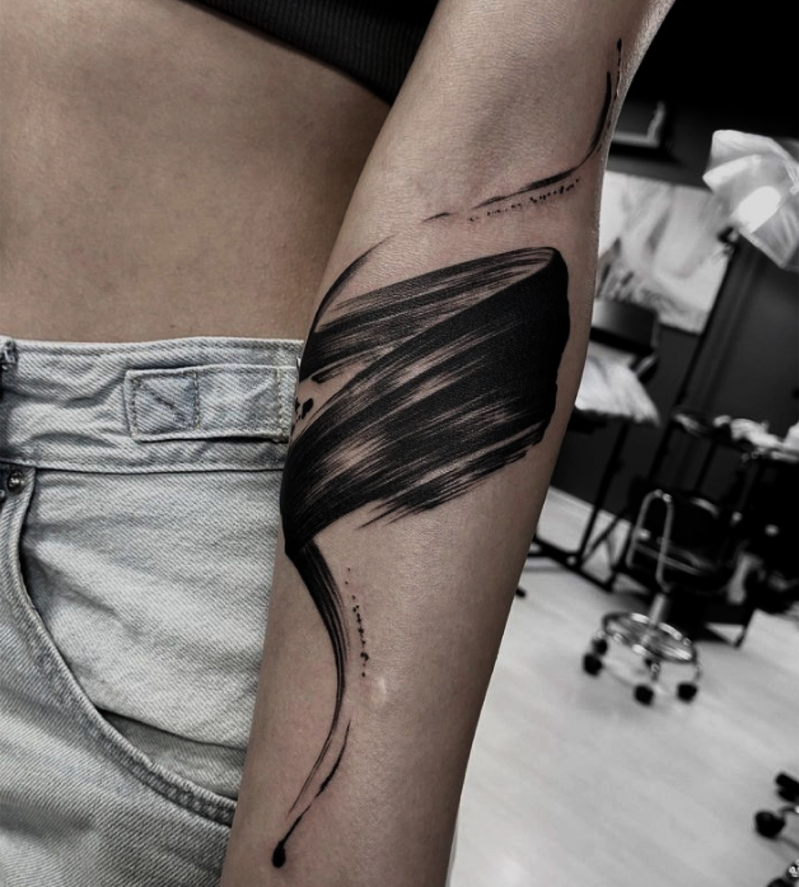 Tatuaj abstract realizat de Rox la Ace Tattoo Bucuresti