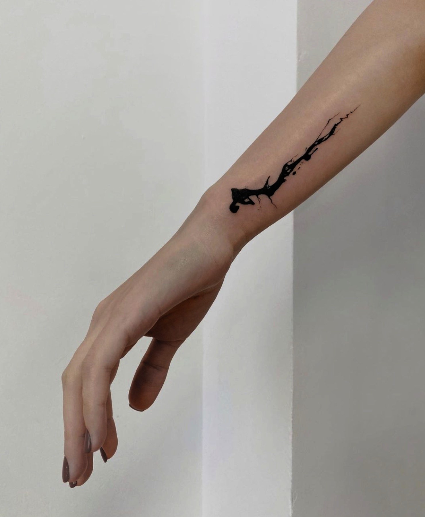 Tatuaj abstract realizat de Rox la Ace Tattoo Bucuresti