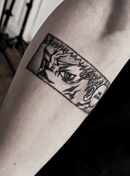 Tatuaj panou manga anime pe braț, linework negru, Ace Tattoo București