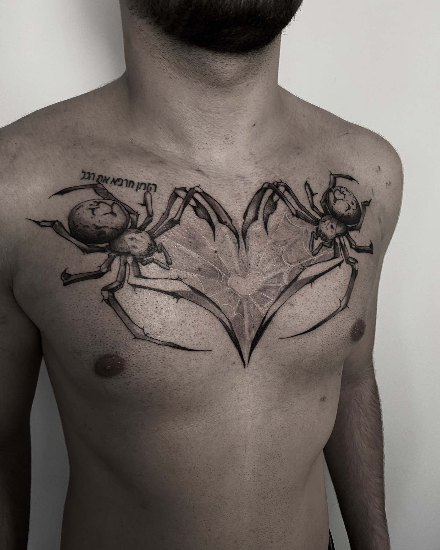 Tatuaj black & grey realizat de Vlad Shulea la Ace Tattoo București