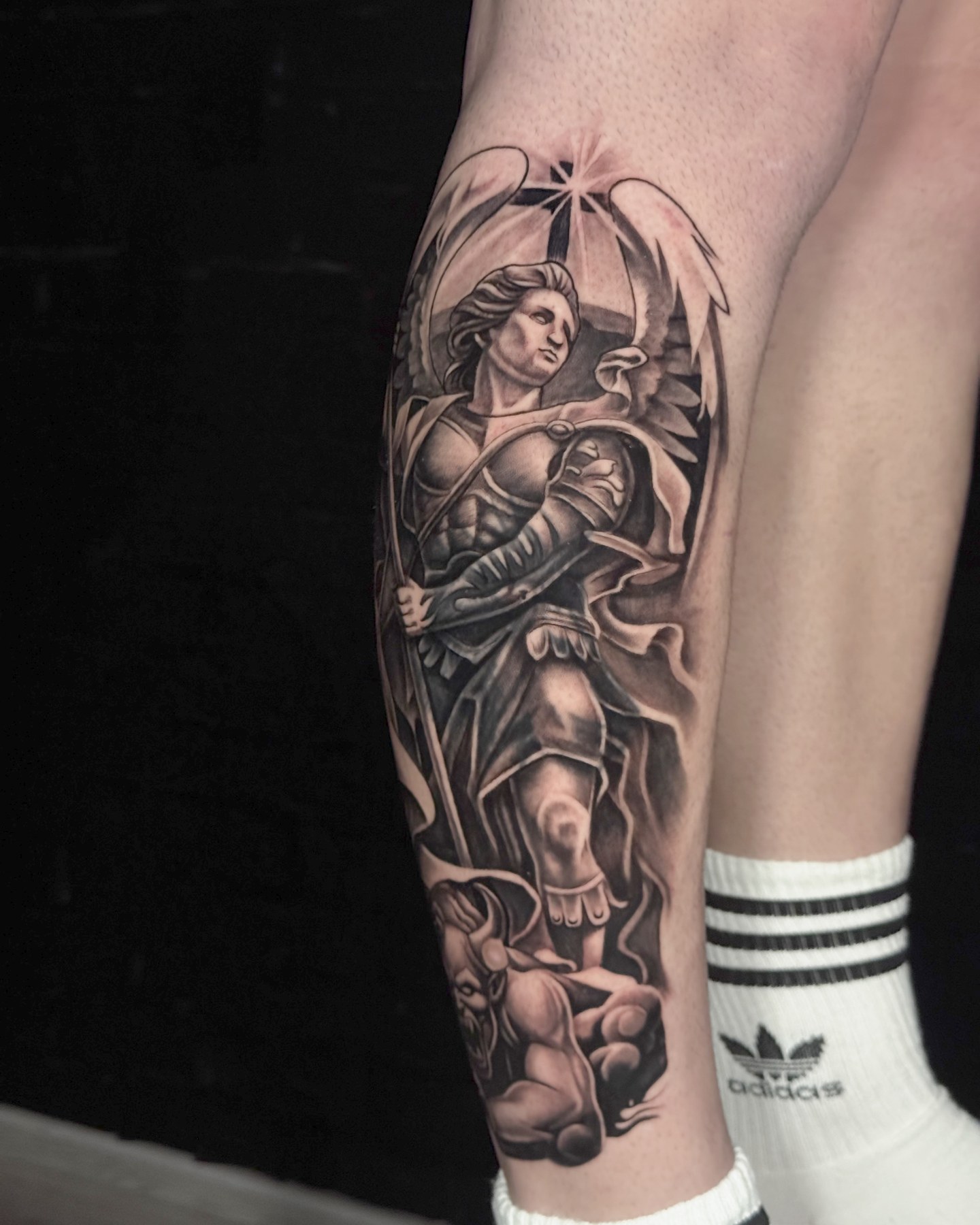 Tatuaj black & grey realizat de Vlad Shulea la Ace Tattoo București
