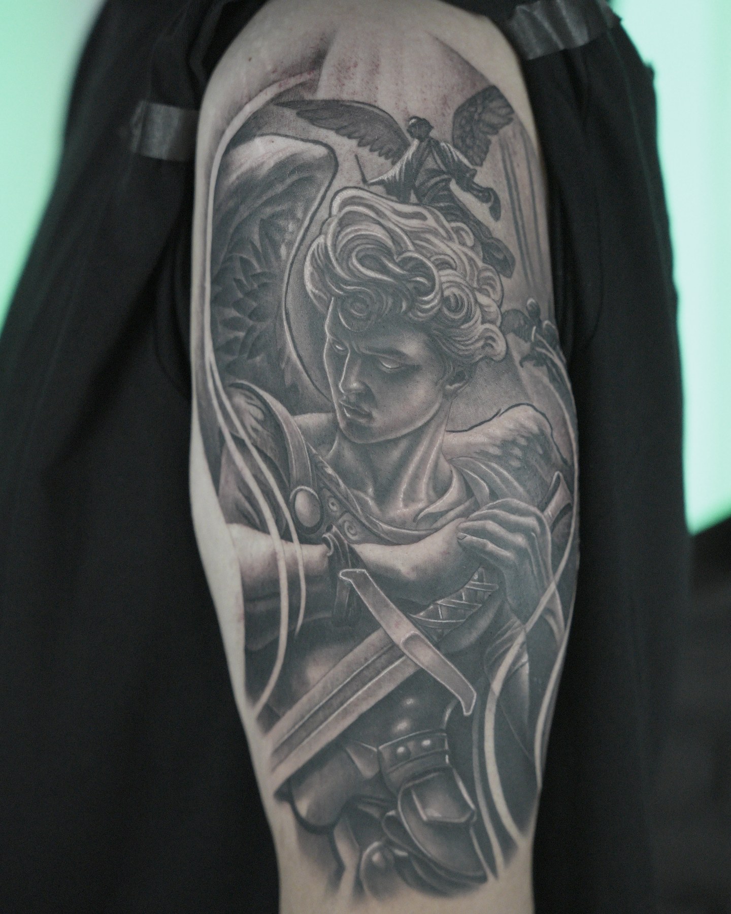 Tatuaj black & grey realizat de Vlad Shulea la Ace Tattoo București