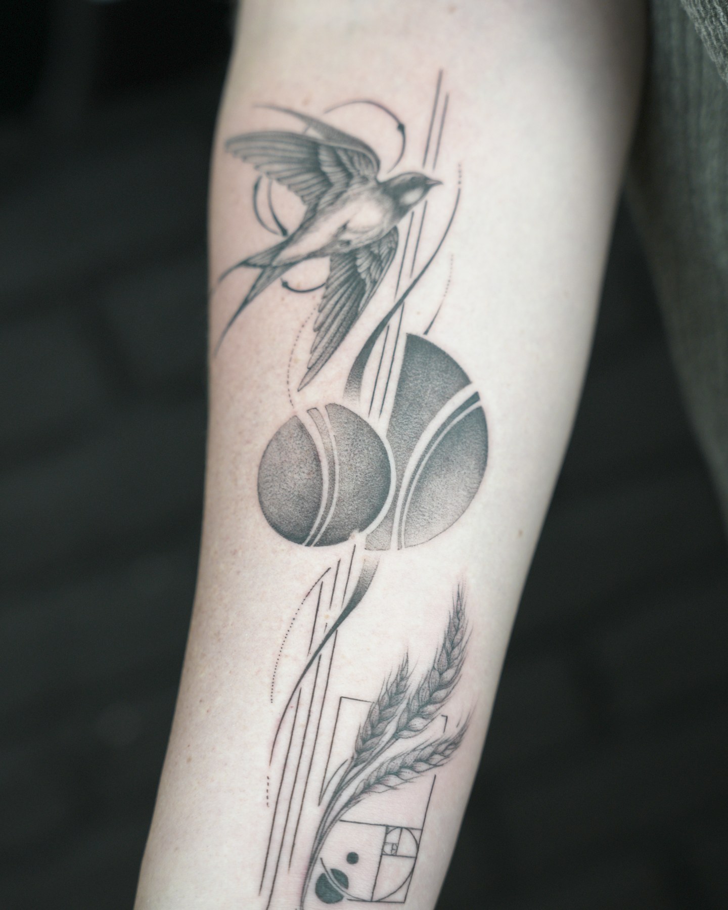 Tatuaj black & grey realizat de Vlady la Ace Tattoo București